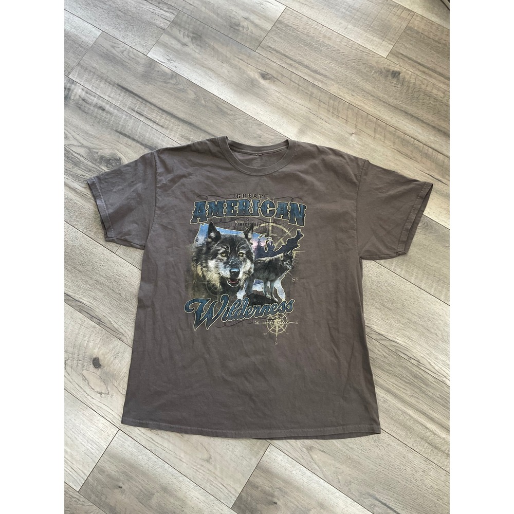 Lost Creek Outfitters Great American Wilderness Wolf Graphic T-Shirt‎ Brown L